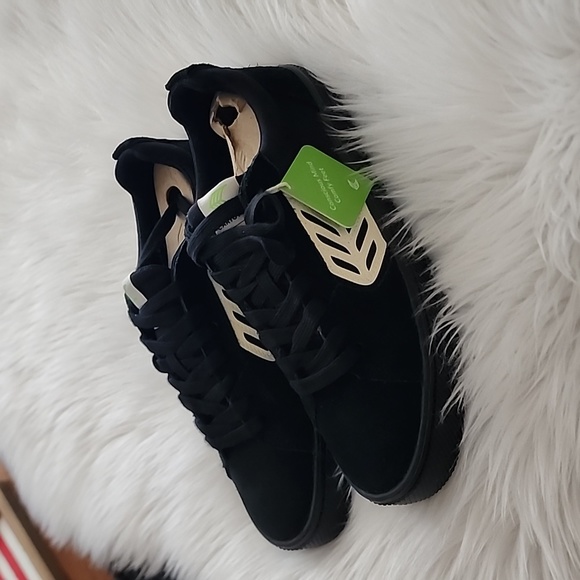 New Cariuma CATIBA PRO Skate Black Suede with Ivory Logo Sneakers - Picture 3 of 7